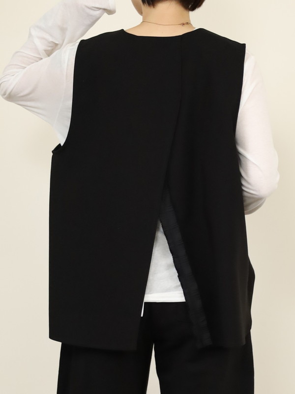 【tranoi】バックスリットVネックジレ