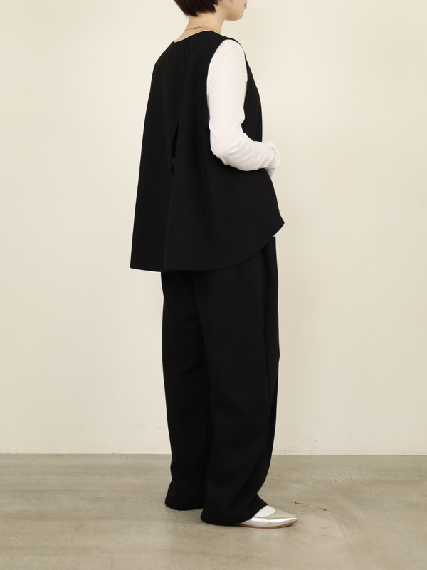 【tranoi】バックスリットVネックジレ