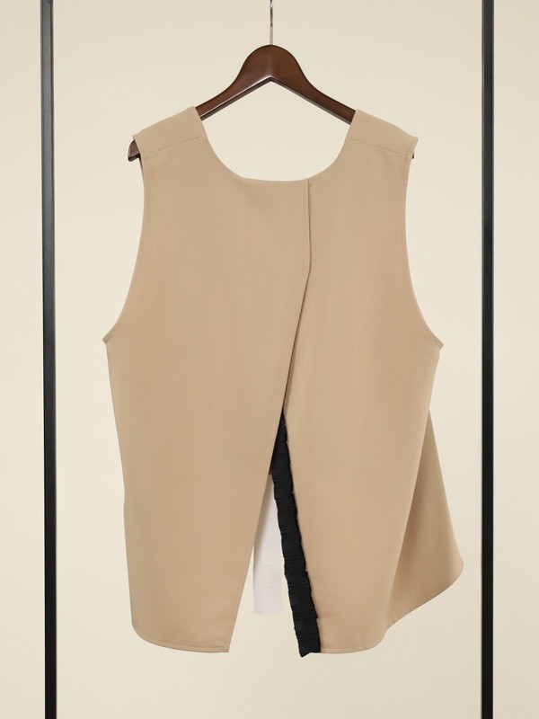 【tranoi】バックスリットVネックジレ