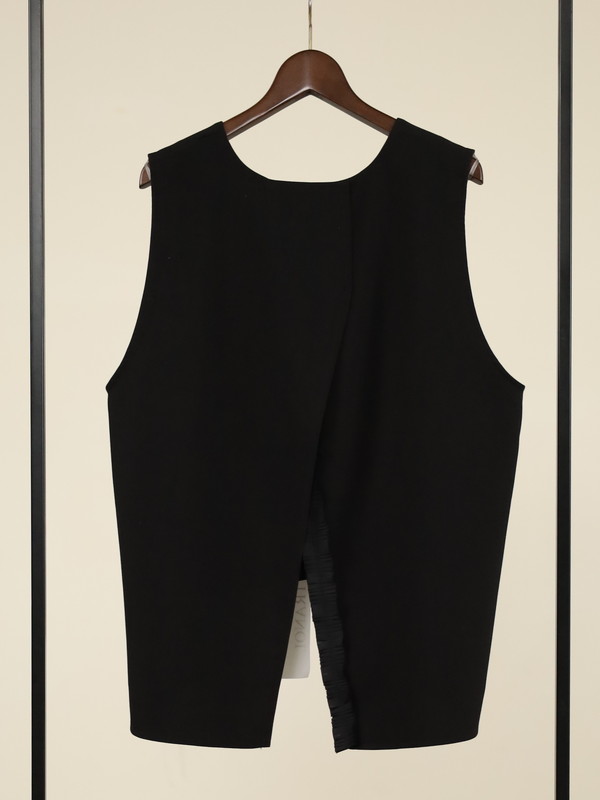 【tranoi】バックスリットVネックジレ