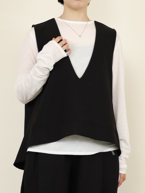 【tranoi】バックスリットVネックジレ