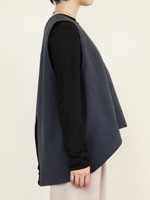 【tranoi】バックスリットVネックジレ