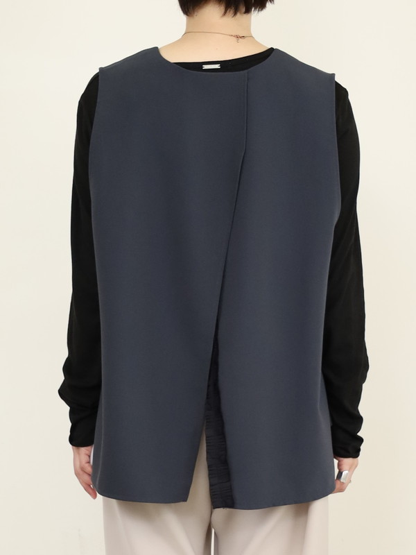 【tranoi】バックスリットVネックジレ