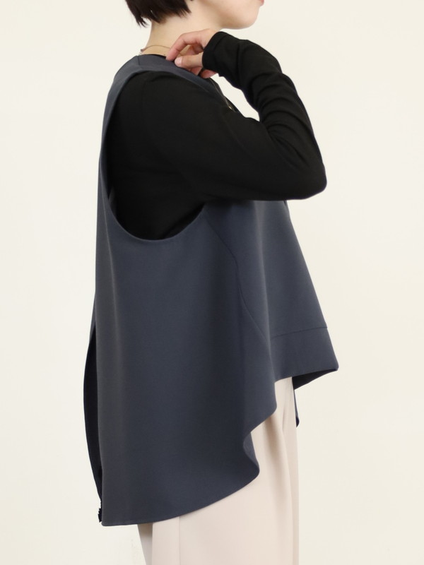 【tranoi】バックスリットVネックジレ