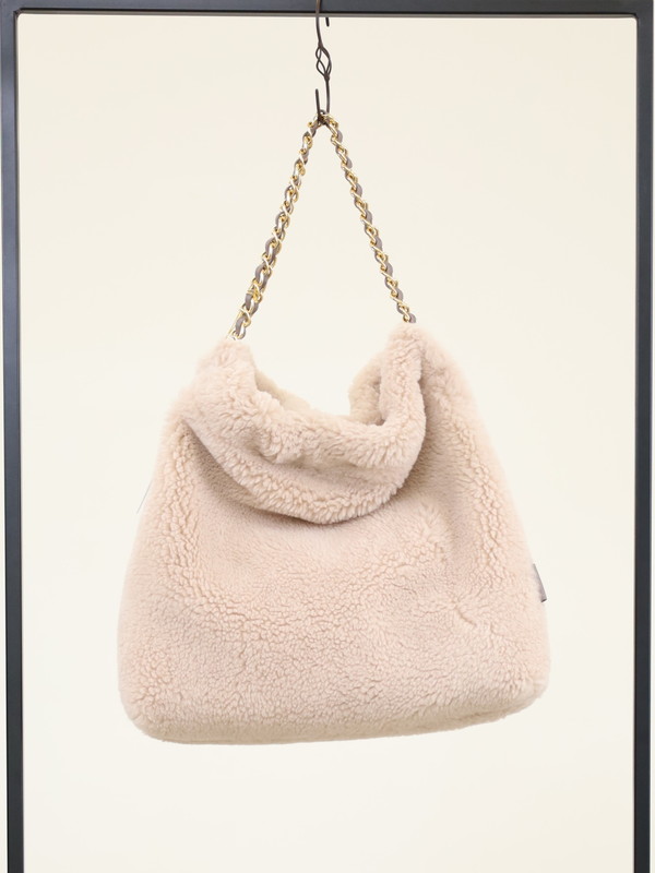 【VIOLA'dORO】チェーンハンドルボアバッグ