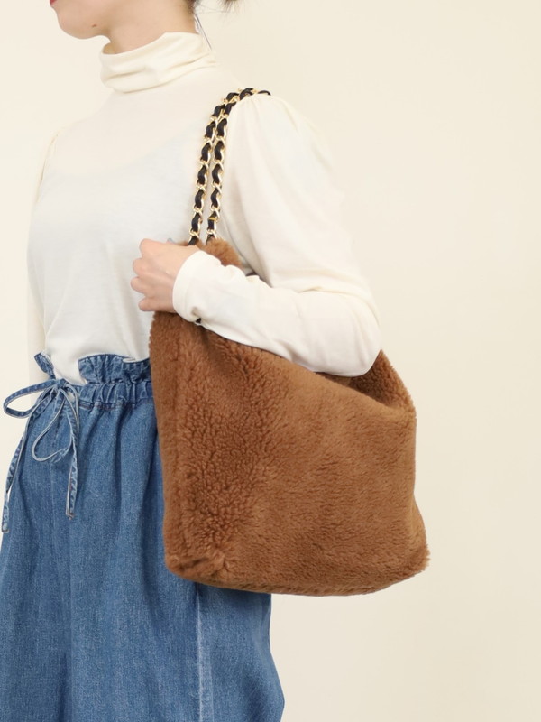 【VIOLA'dORO】チェーンハンドルボアバッグ