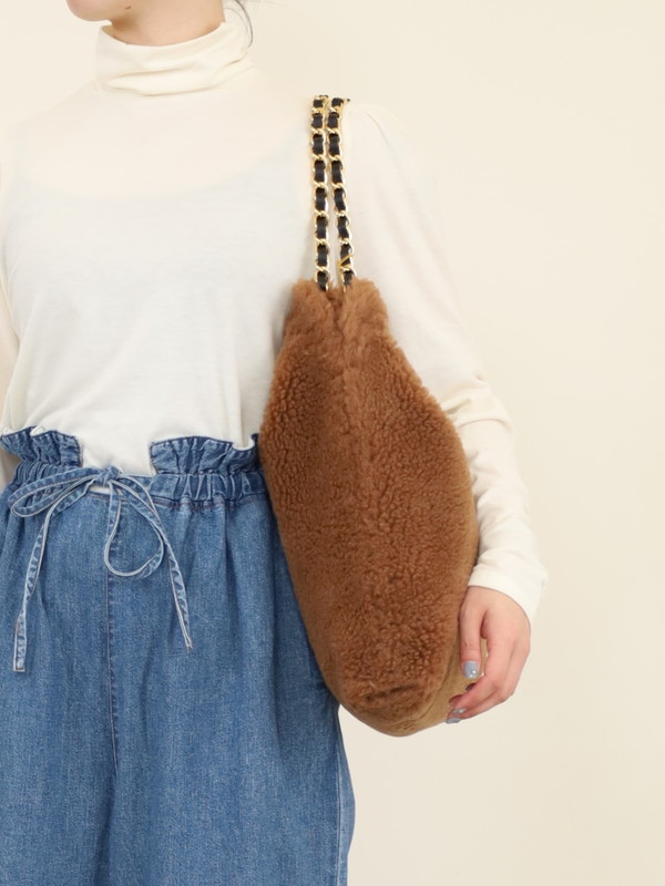 【VIOLA'dORO】チェーンハンドルボアバッグ