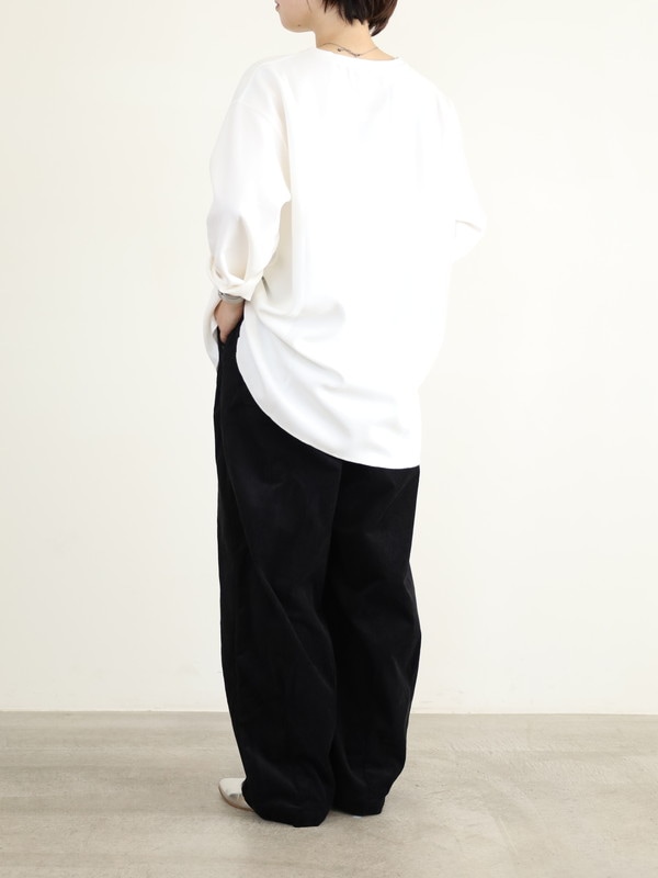 【LeMelange】ガゼット入りラウンドヘムトップス