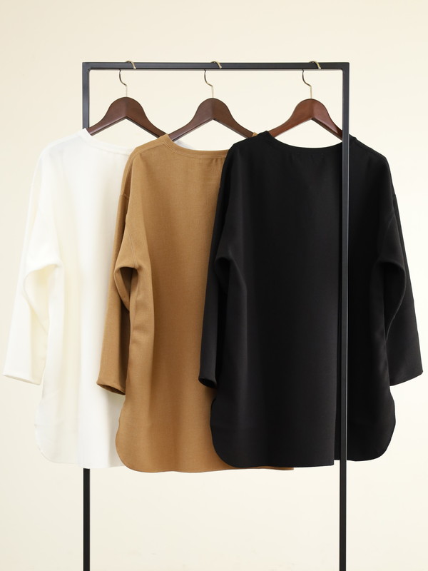 【LeMelange】ガゼット入りラウンドヘムトップス