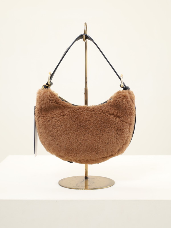 【VIOLA'dORO】エコムートン三日月ポシェット