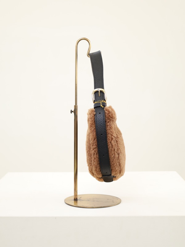 【VIOLA'dORO】エコムートン三日月ポシェット