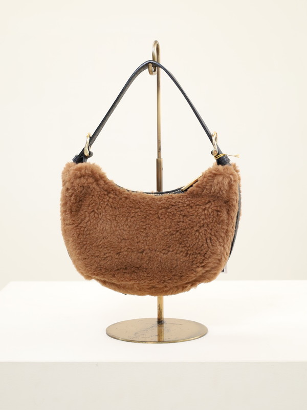 【VIOLA'dORO】エコムートン三日月ポシェット