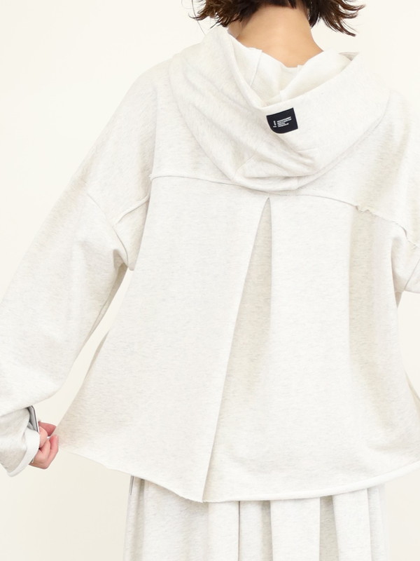 【ayane】裏毛後ろタック箔ロゴパーカー