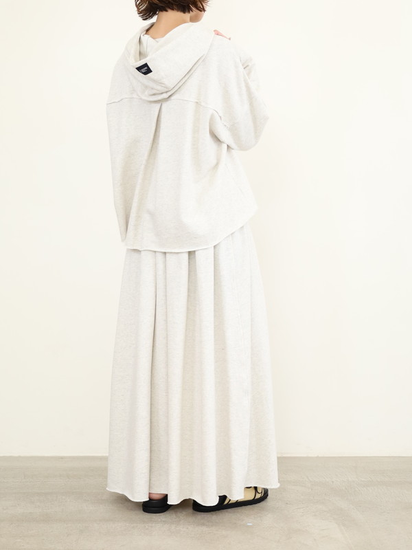 【ayane】裏毛後ろタック箔ロゴパーカー