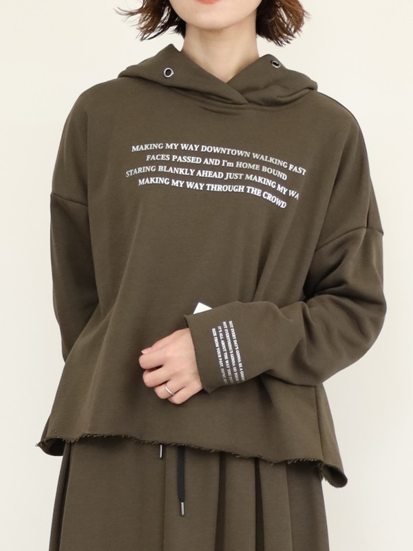 【ayane】裏毛後ろタック箔ロゴパーカー