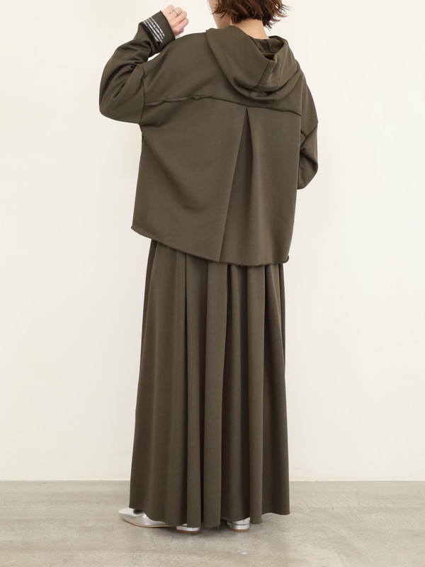 【ayane】裏毛後ろタック箔ロゴパーカー