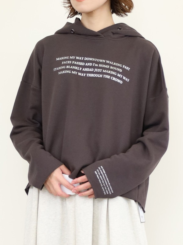 【ayane】裏毛後ろタック箔ロゴパーカー