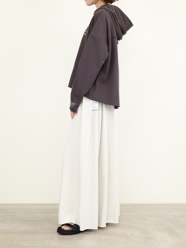 【ayane】裏毛後ろタック箔ロゴパーカー