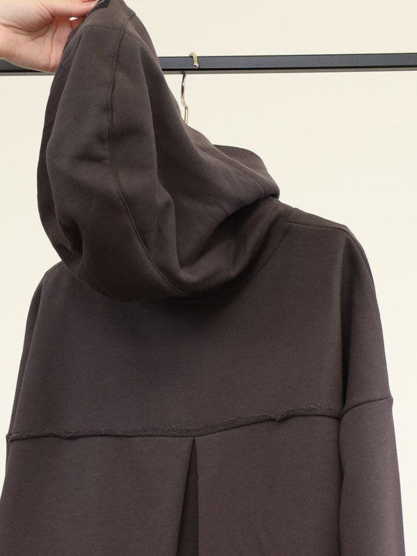 【ayane】裏毛後ろタック箔ロゴパーカー