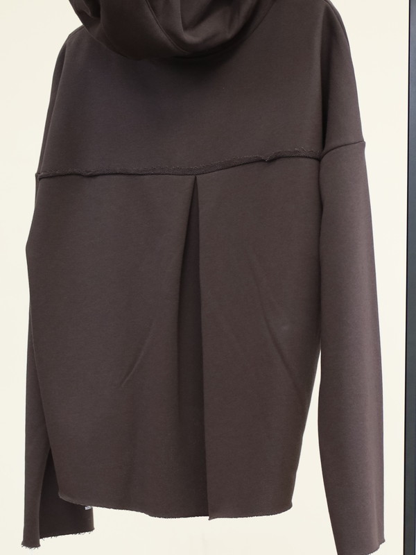 【ayane】裏毛後ろタック箔ロゴパーカー