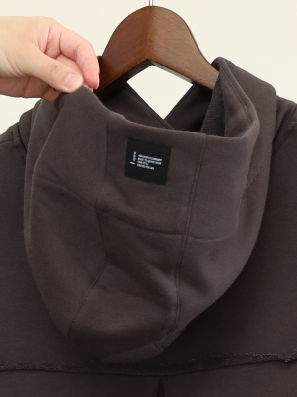 【ayane】裏毛後ろタック箔ロゴパーカー