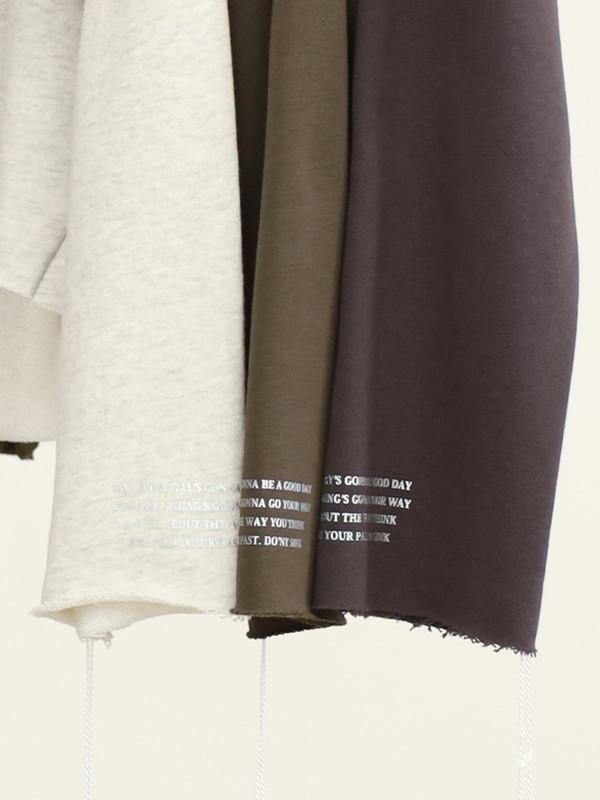 【ayane】裏毛後ろタック箔ロゴパーカー