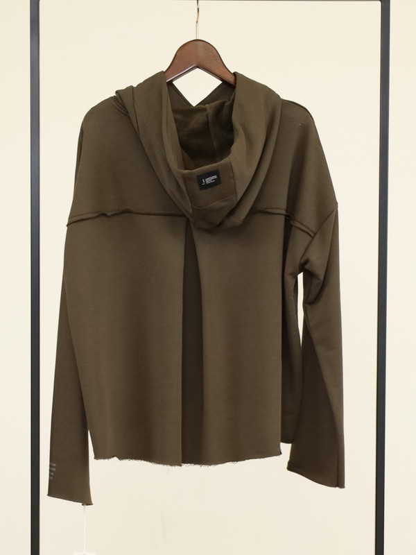 【ayane】裏毛後ろタック箔ロゴパーカー