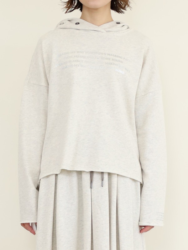 【ayane】裏毛後ろタック箔ロゴパーカー