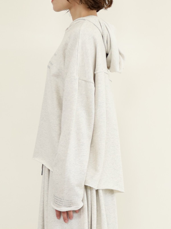 【ayane】裏毛後ろタック箔ロゴパーカー