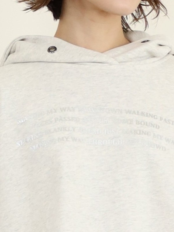 【ayane】裏毛後ろタック箔ロゴパーカー