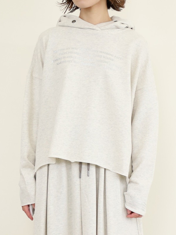 【ayane】裏毛後ろタック箔ロゴパーカー