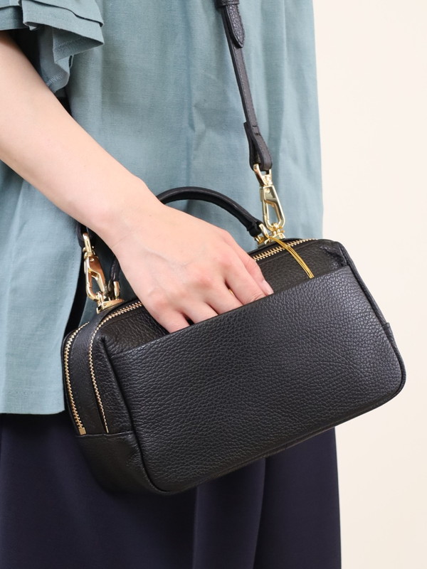 【VIOLA'dORO】型押しシュリンクトップハンドルバッグ