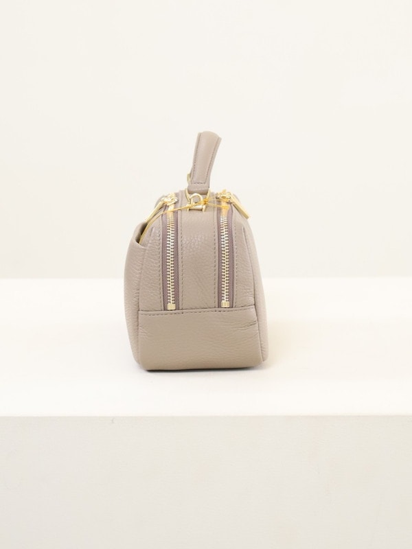 【VIOLA'dORO】型押しシュリンクトップハンドルバッグ