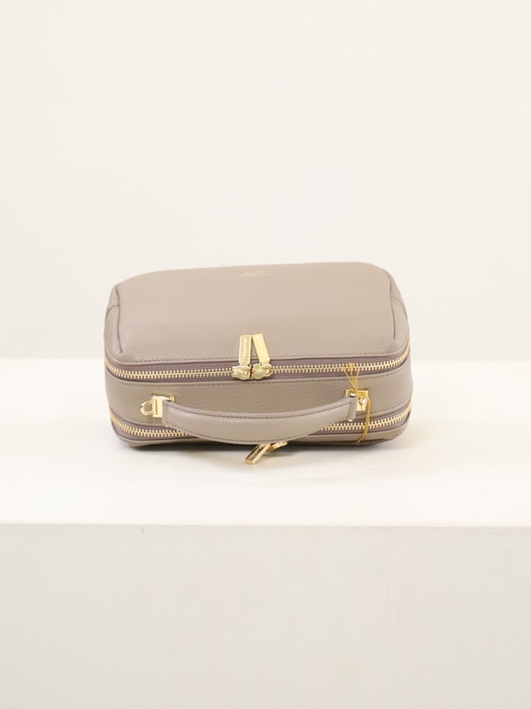 【VIOLA'dORO】型押しシュリンクトップハンドルバッグ