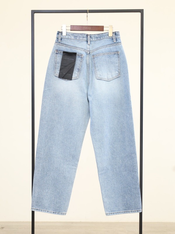 【tranoi】ストレートデニムパンツ 