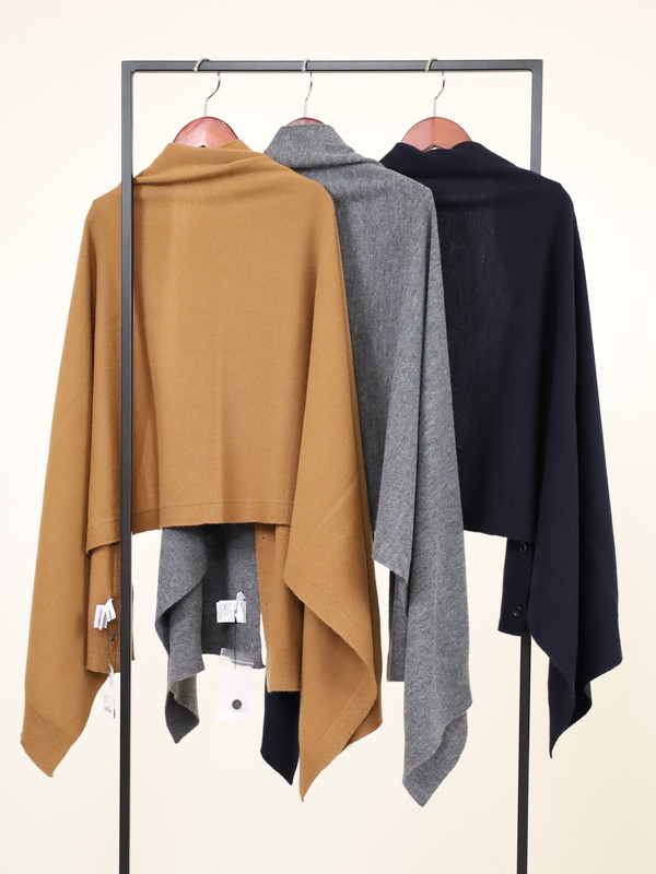 【Emmaculate】ボタン付きニットストール