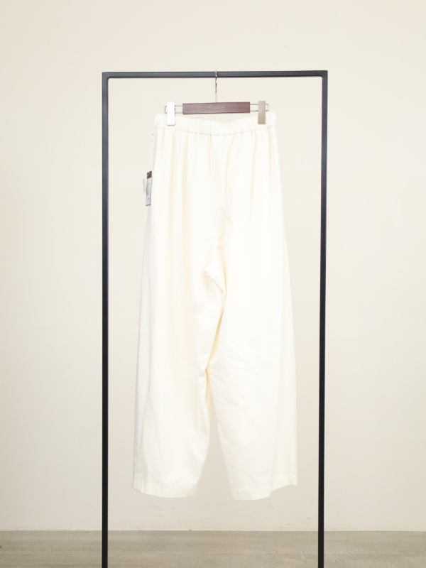 【ayane】ポンチ素材バレルレッグパンツ