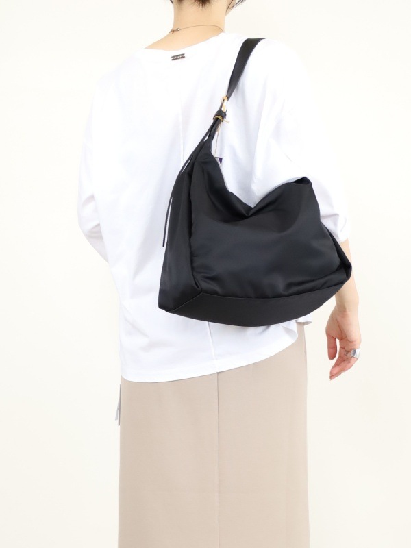 【VIOLA'dORO】ワンショルダーナイロンバッグ