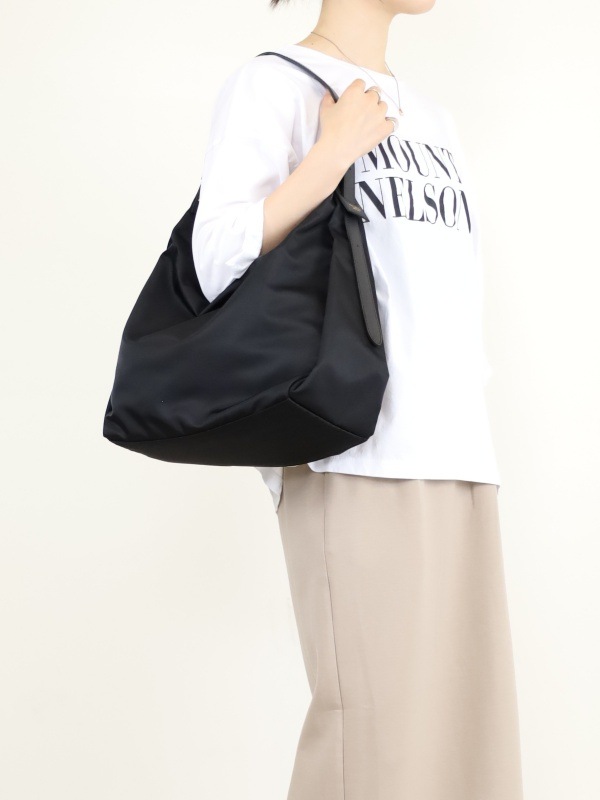 【VIOLA'dORO】ワンショルダーナイロンバッグ