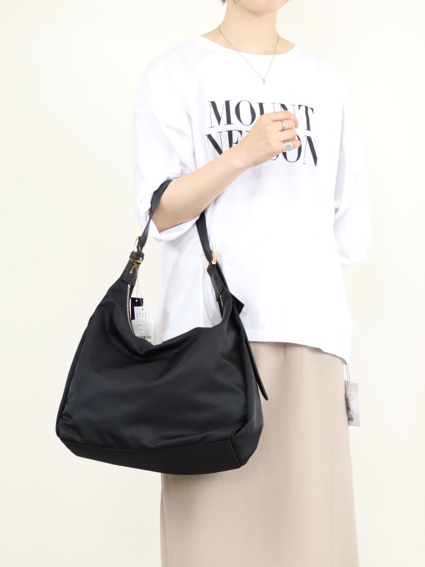 【VIOLA'dORO】ワンショルダーナイロンバッグ