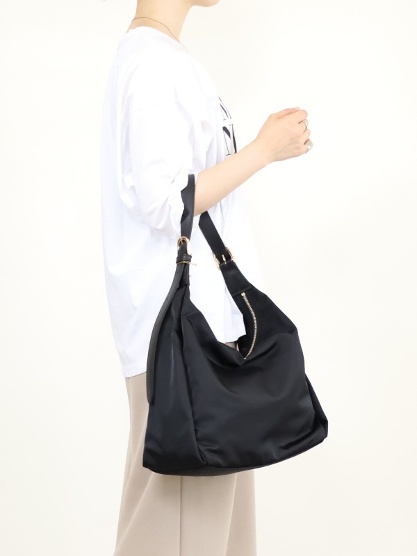 【VIOLA'dORO】ワンショルダーナイロンバッグ