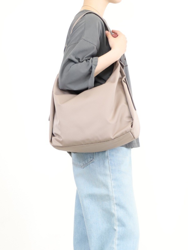 【VIOLA'dORO】ワンショルダーナイロンバッグ