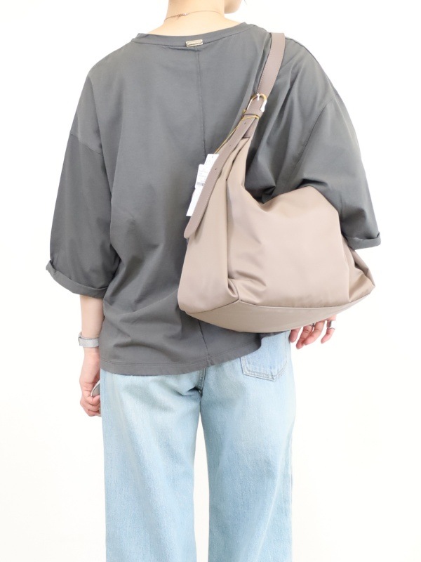 【VIOLA'dORO】ワンショルダーナイロンバッグ