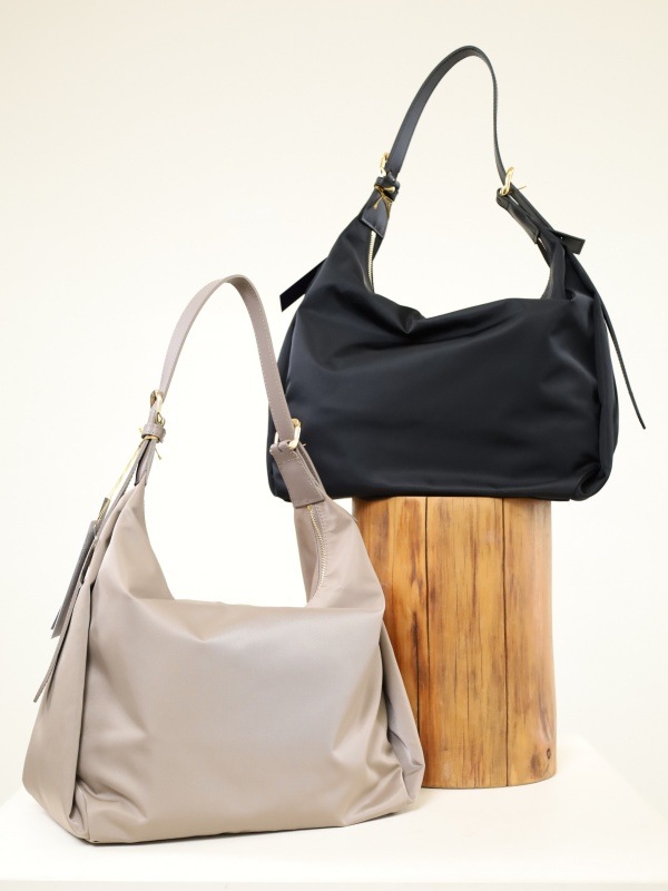 【VIOLA'dORO】ワンショルダーナイロンバッグ