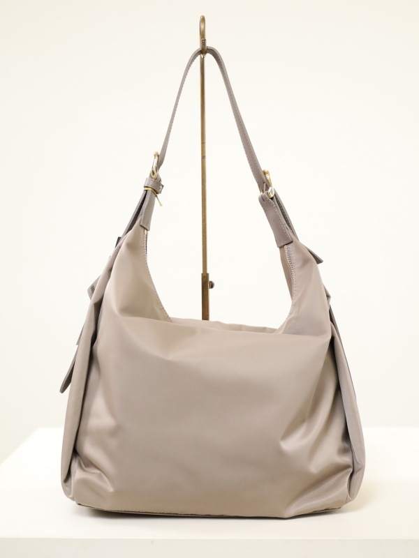 【VIOLA'dORO】ワンショルダーナイロンバッグ