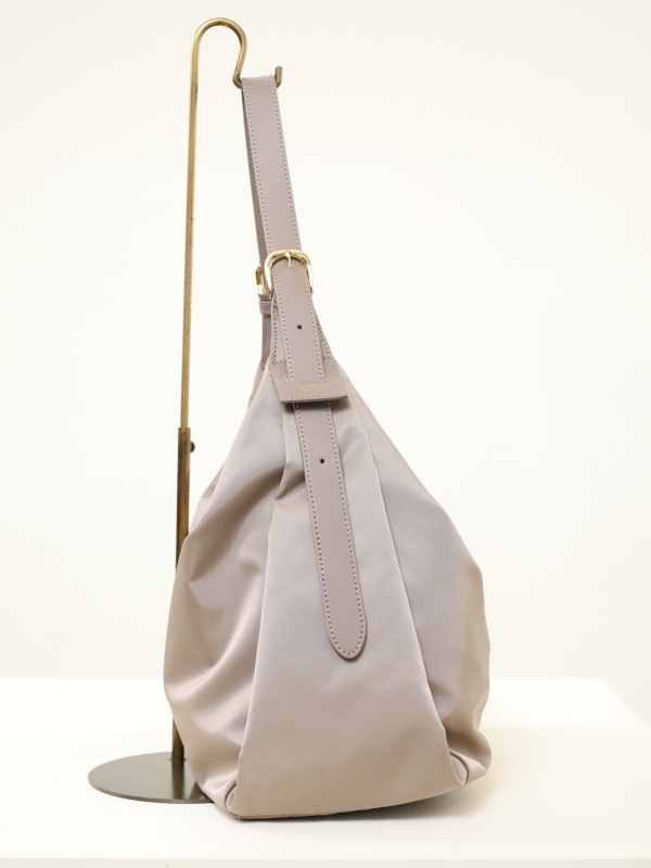 【VIOLA'dORO】ワンショルダーナイロンバッグ