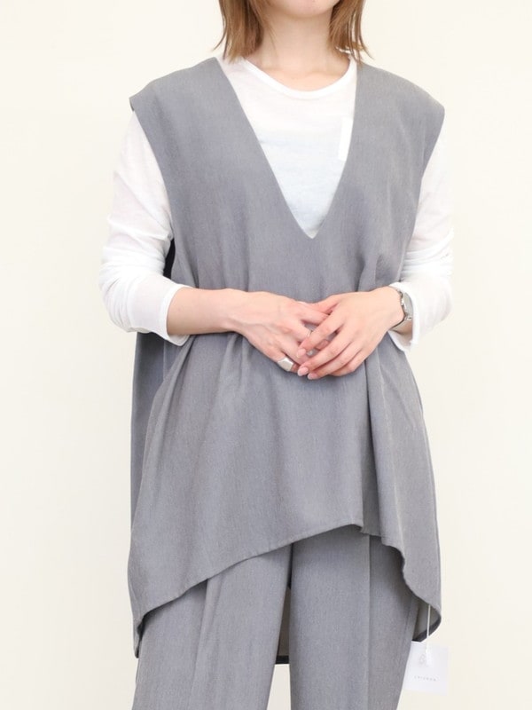 【CHIGNON】肩タックVネックベスト