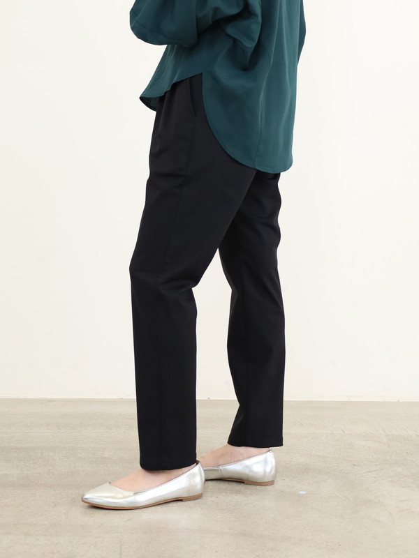 【trois】ハイテンションストレッチテーパードパンツ