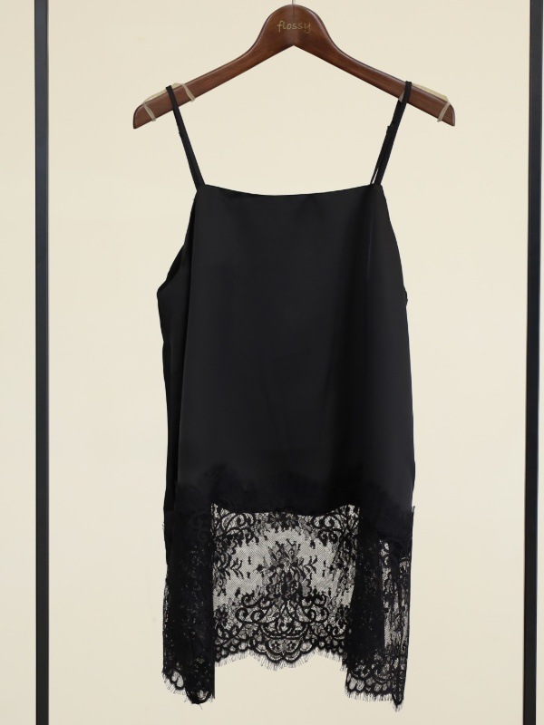 【Un carnet】裾レースキャミソール ：4月初旬お届け