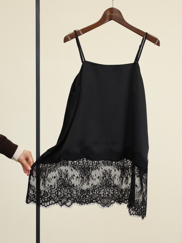 【Un carnet】裾レースキャミソール ：4月初旬お届け